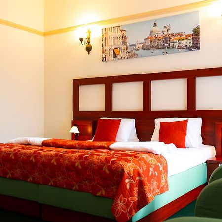 Vivaldi Apartments Микулов Экстерьер фото