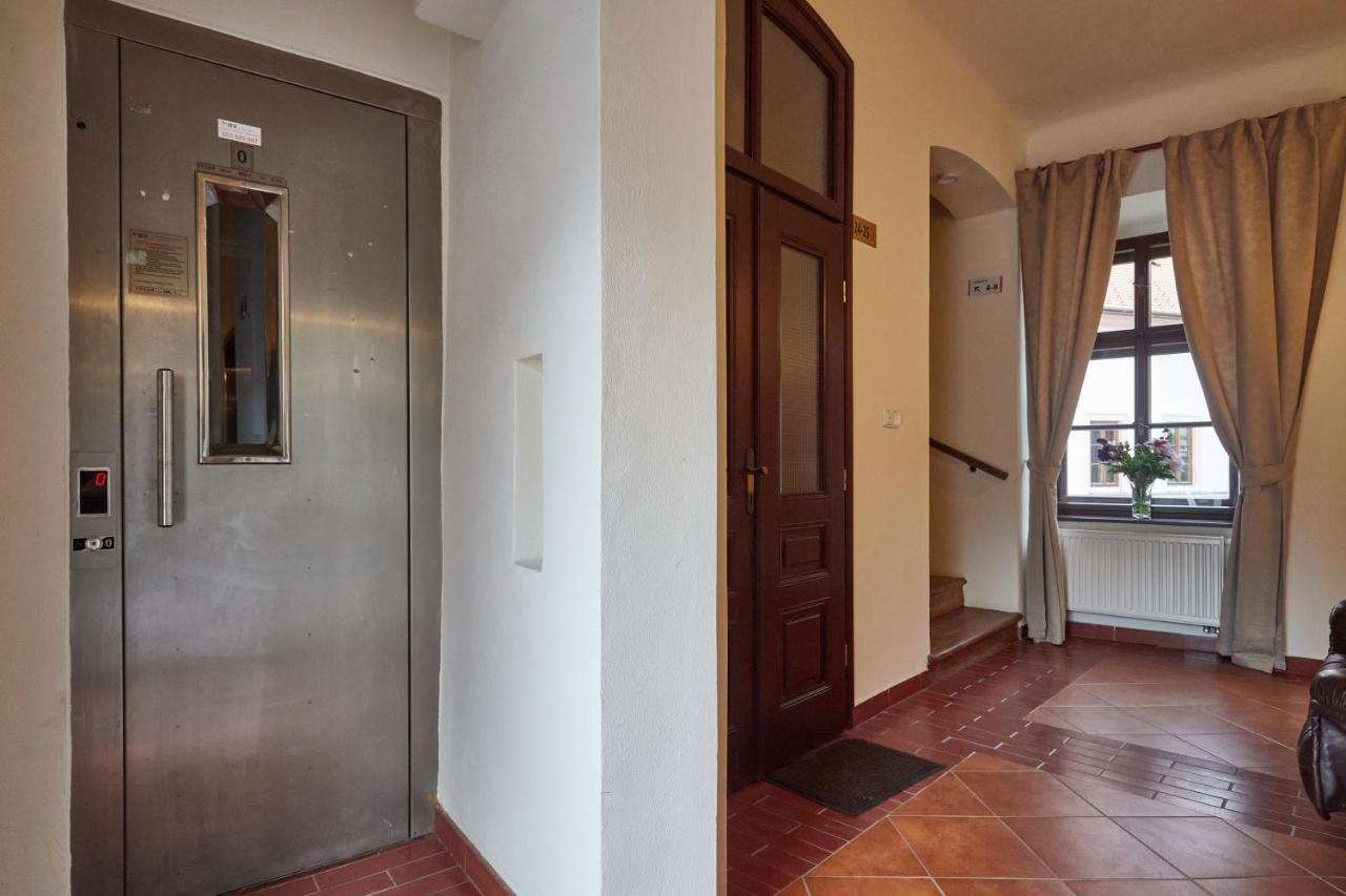 Vivaldi Apartments Микулов Экстерьер фото