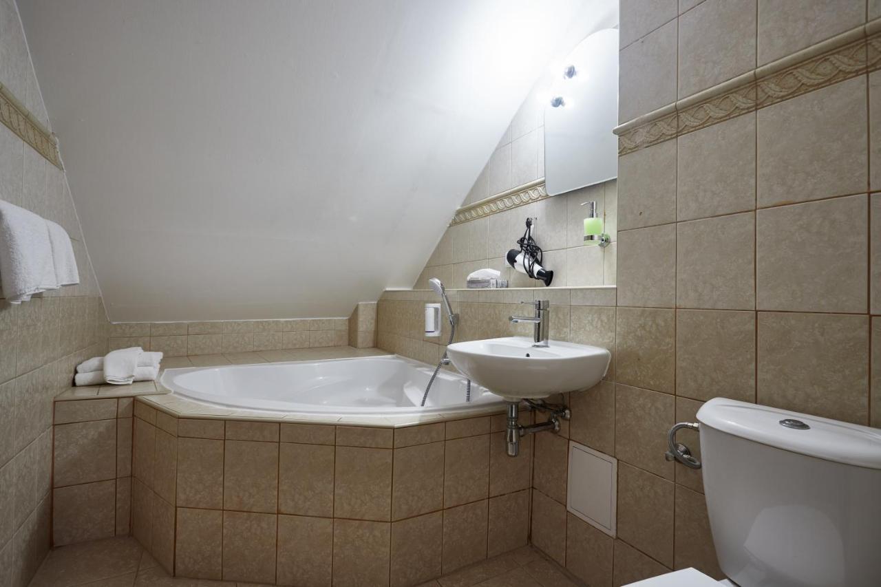 Vivaldi Apartments Микулов Экстерьер фото
