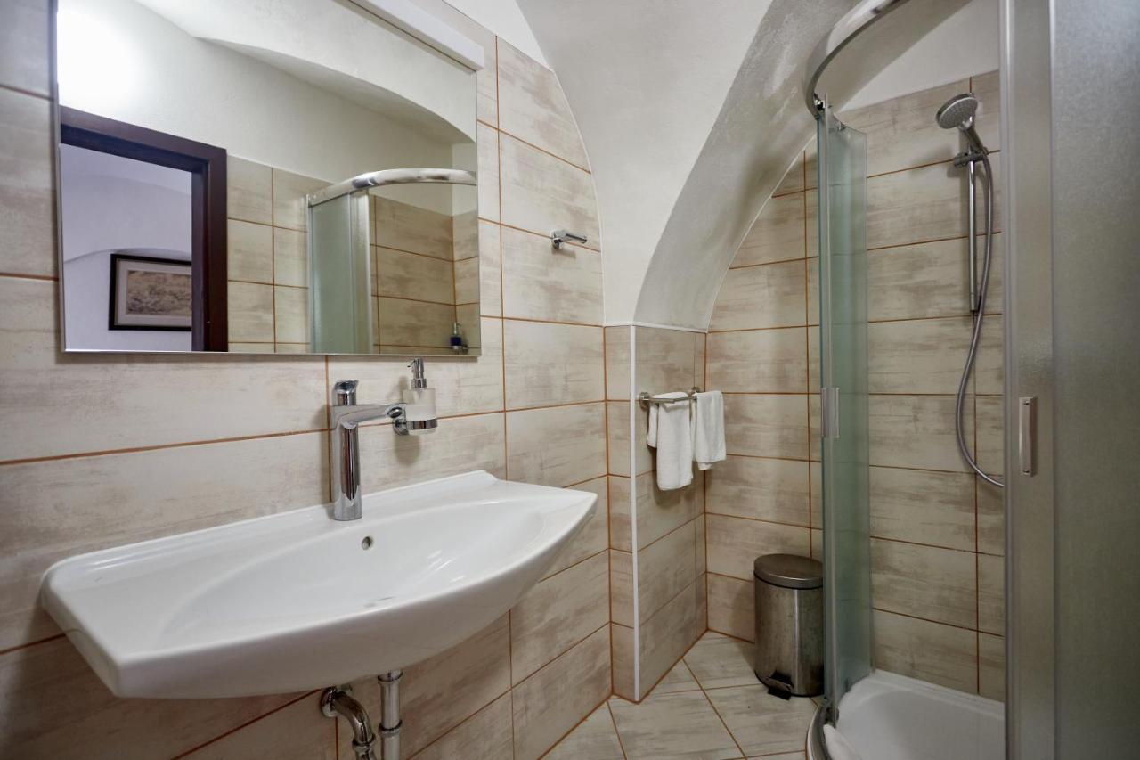 Vivaldi Apartments Микулов Экстерьер фото
