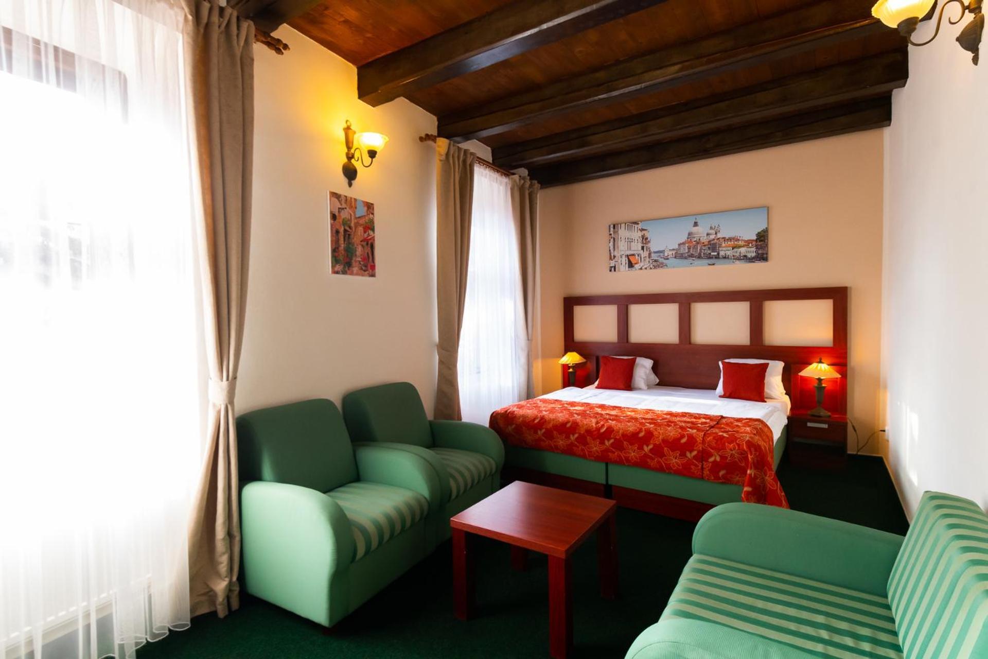 Vivaldi Apartments Микулов Экстерьер фото